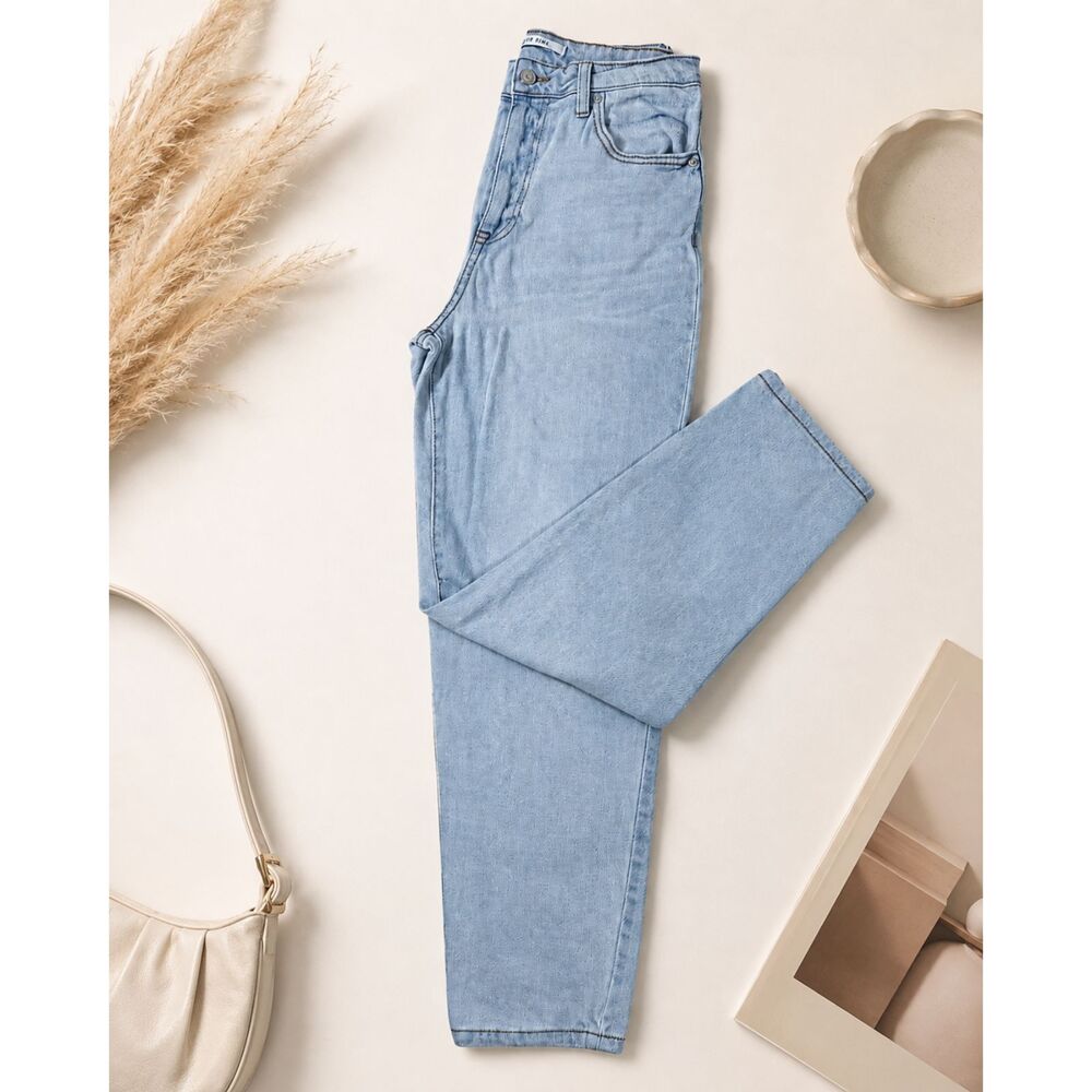 Celebrity Pink Women's 7/28 High Rise Straight Leg Jeans Light Wash Blue